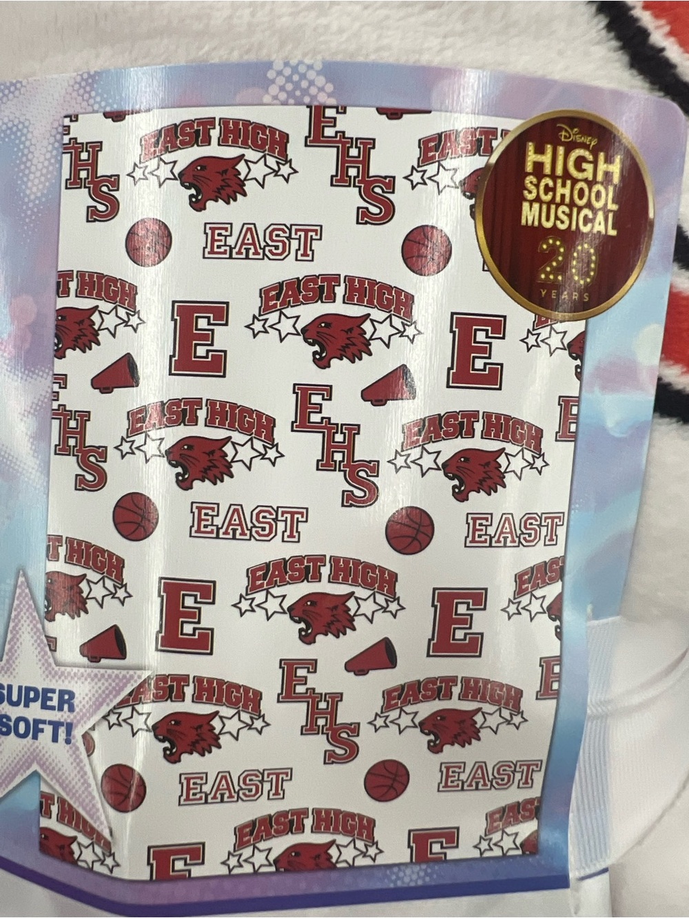 DISNEY HIGH SCHOOL MUSICAL THROW. BRAND NEW. 50 inch x 70 inch.